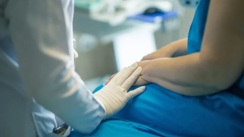 Przeszczep włosów cena: od czego zależy koszt i jak czytać wyceny klinik?